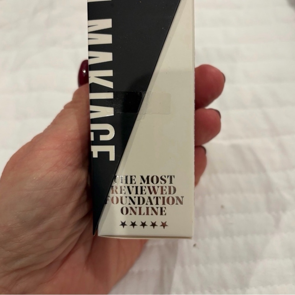 IL MAKIAGE Woke Up Like This Foundation Box